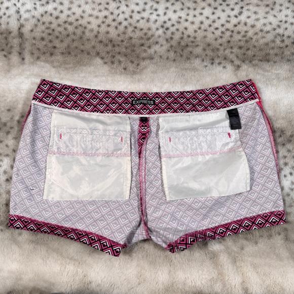 Express Black and Pink Geometric Patterned Women's Shorts, Side Zip - Size 8 - Picture 9 of 9